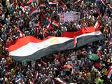Duizenden mensen hebben zich vrijdag op het Tahrirplein in Caïro  verzameld om steun te betuigen aan het Egyptische leger.
