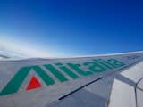The wing of an Airbus A321 of Italian airline Alitalia is seen after taking off from Roma Fiumicino International airport, in Fiumicino some 30 kms west of Rome on September 28, 2012. AFP PHOTO / ALEXANDER KLEIN