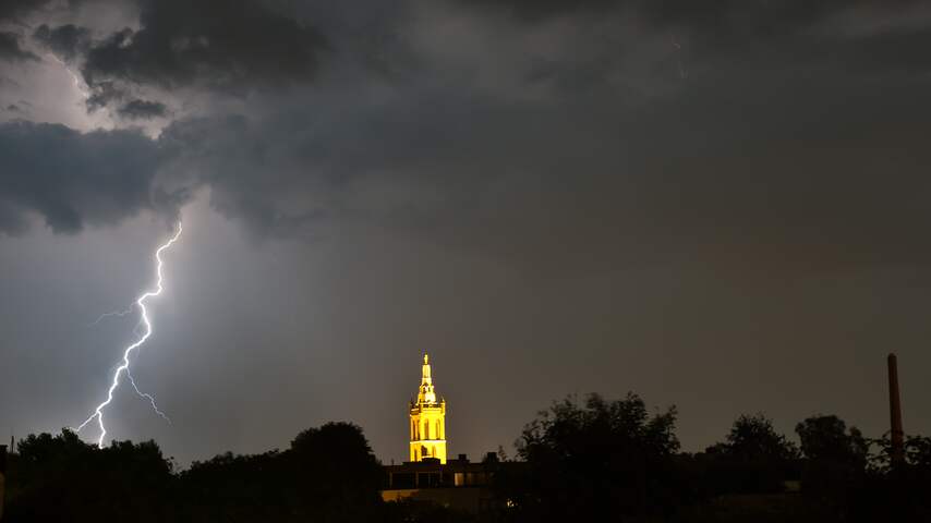 Noodweer boven Roermond.