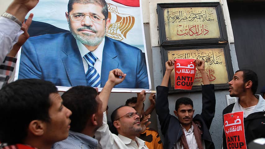 Mursi-aanhangers marcheren door Caïro