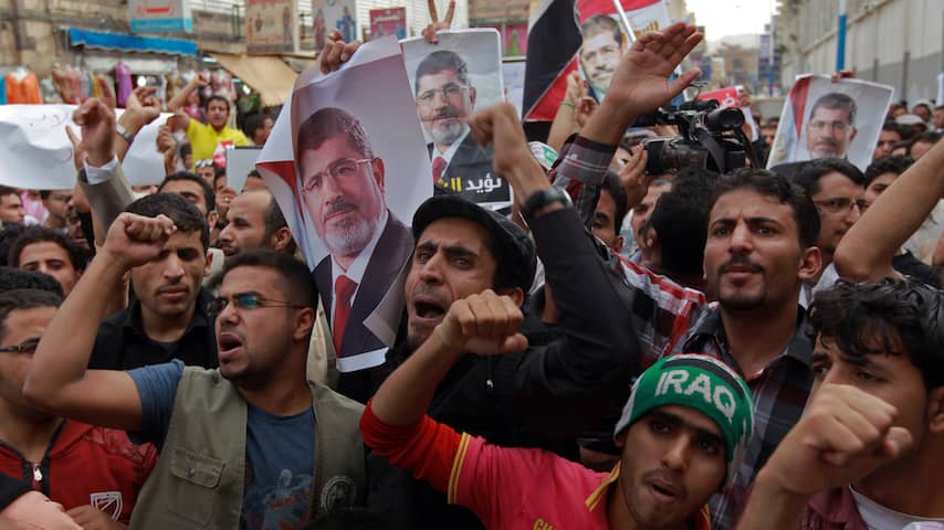 Mursi-aanhangers marcheren door Caïro
