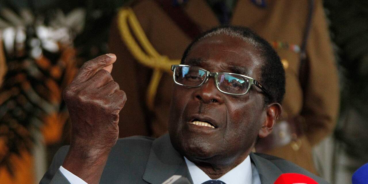 Mugabe oppert zelfmoord door oppositie