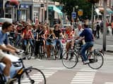 utrecht,foto jan lankveld, 02-10-2012 de binnenstad van utrecht met veel fietsers,waar de milieuzone begint,dus verboden voor vuile auto's