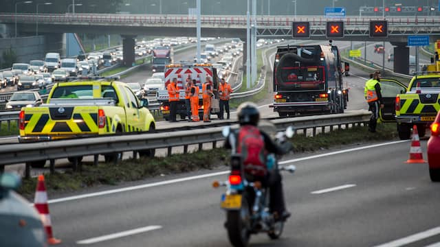 A16 richting Breda dicht wegens ongeluk. A16 richting Breda dicht wegens ongeluk.