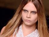 Cara Delevingne zonder wenkbrauwen in show Givenchy