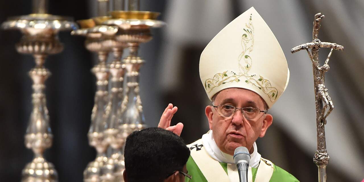 Paus noemt geweld IS zware zonde tegen God