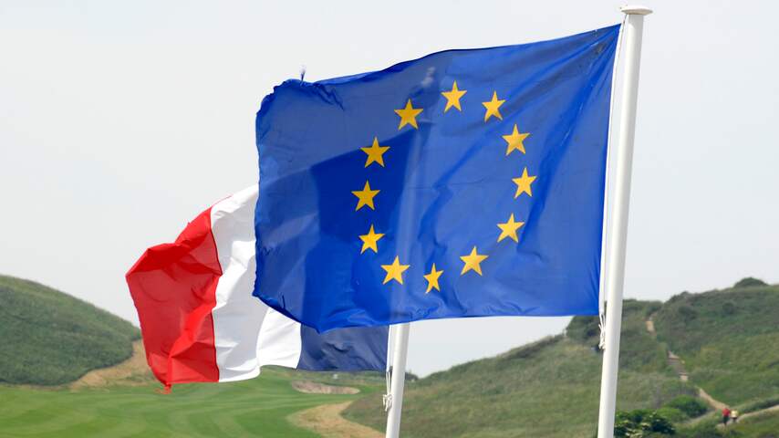 franse en europese vlag