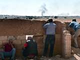De door de Amerikanen geleide coalitie schroefde dinsdag het aantal luchtaanvallen rond Kobani op. In de tegen de Turkse grens gelegen stad vechten Koerdische strijders tegen IS, dat meer man en modernere wapens heeft.
