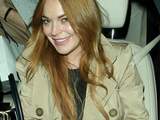Donderdag 9 oktober: Lindsay Lohan geeft voor de cameralens een zeldzame glimlach.