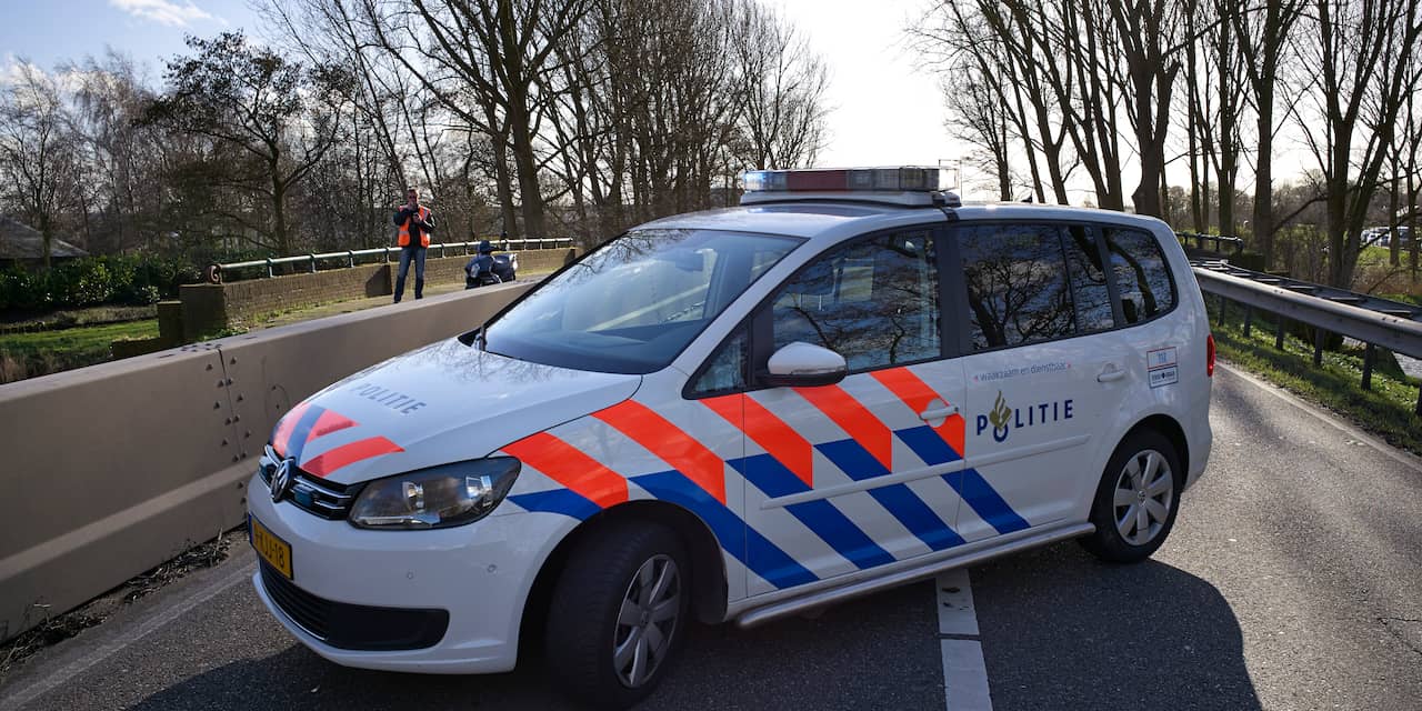 Lijk in uitgebrande auto in Lelystad