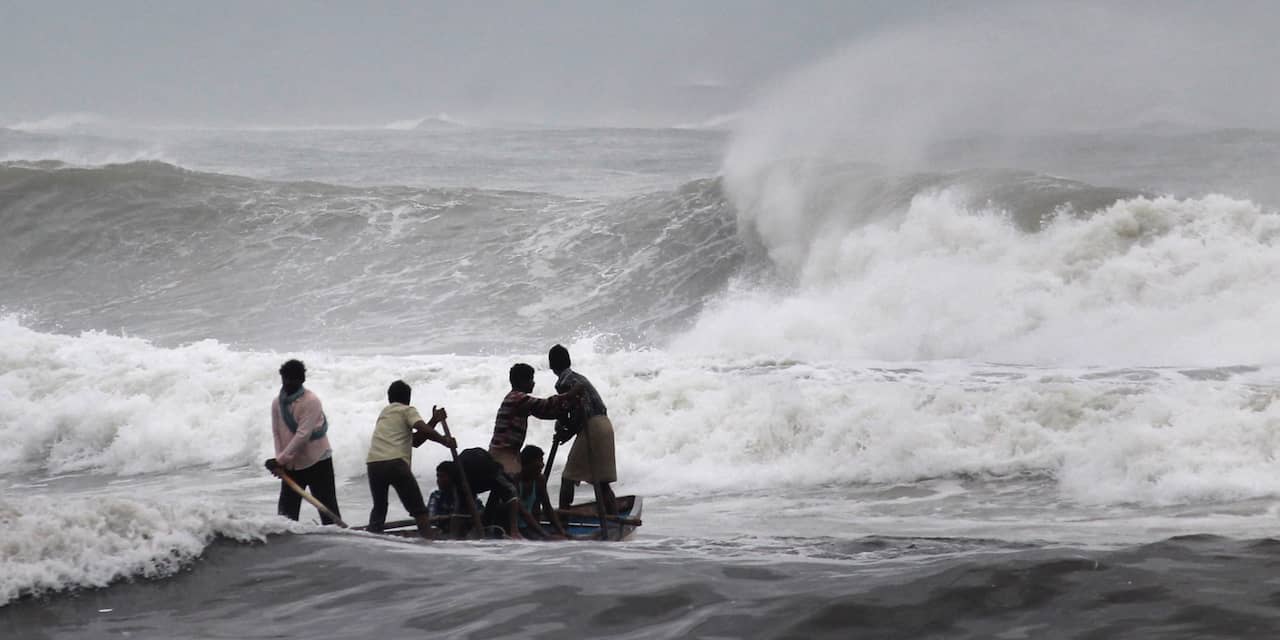 Zeker 24 doden door cycloon Hudhud in India