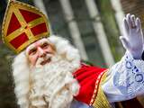 Bloemenpieten bij intocht Sinterklaas in Haarlem