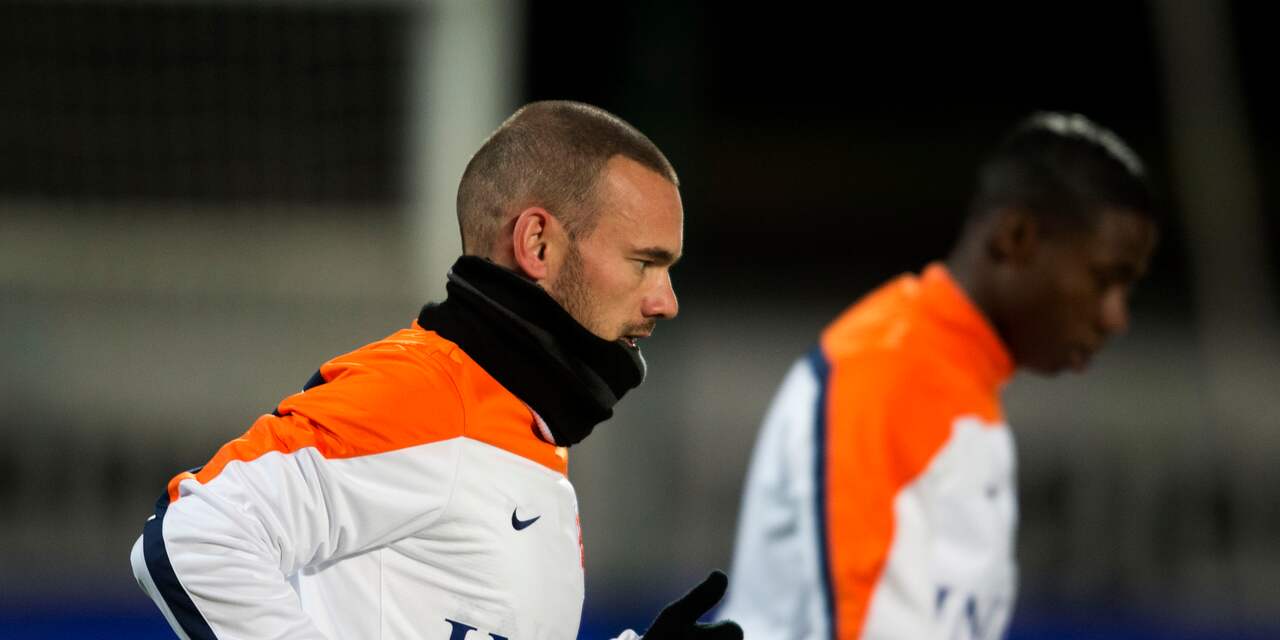 Sneijder achterhaalt Van der Vaart met 109e interland
