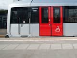Presentatie van de nieuwe M5 metro voor het Amsterdamse metronet. De metrostellen van de Franse fabrikant Alstom worden eind van dit jaar ingezet op de lijn M50 van de GVB van Isolatorweg naar Gein. Later worden ze ook ingezet op de andere bestaande lijnen en vanaf 1017 eveneens op de nieuwe Noord-Zuidlijn. De metrostellen zijn 116 meter lang en kunnen maximaal 1360 passagiers vervoeren. Er zijn 174 zitplaatsen