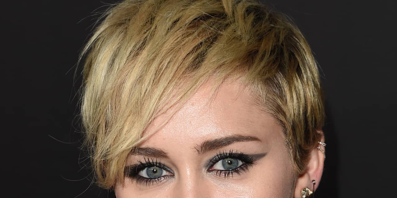 Miley Cyrus deelt naaktfoto voor MTV Awards