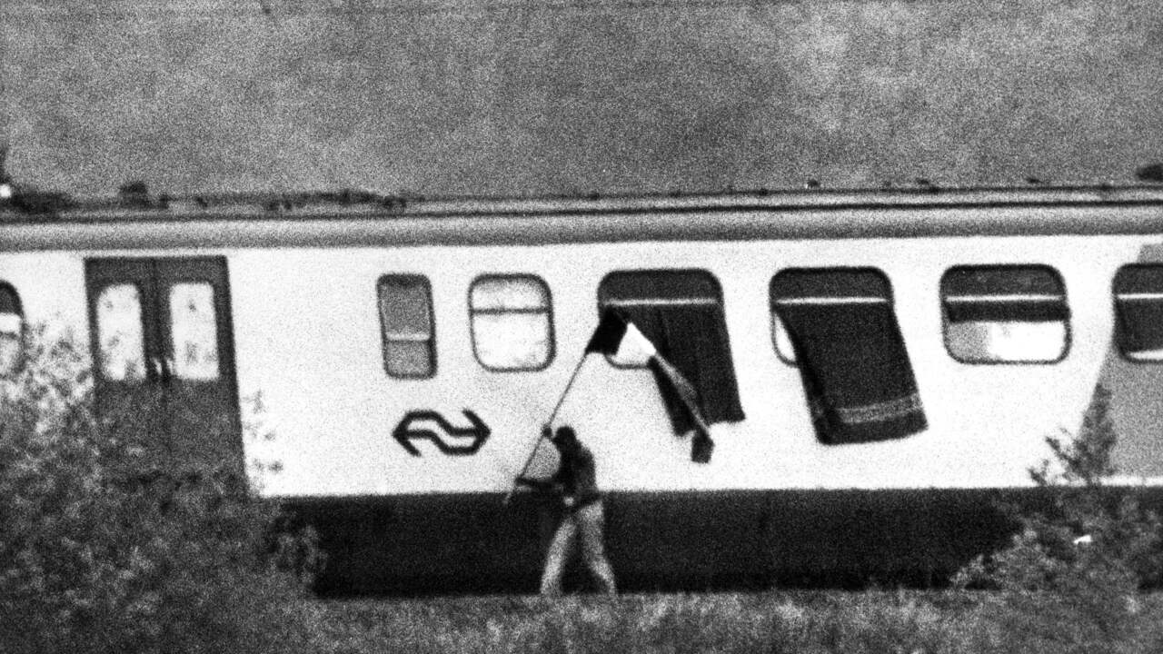 Molukse nabestaanden treinkaping klagen Staat aan Politiek NU.nl