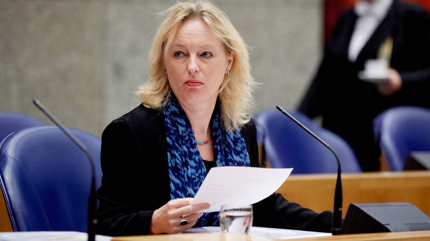 Bussemaker vraagt extra aandacht voor homoseksuele asielzoeker