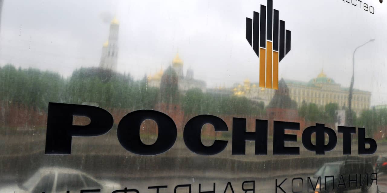 Rosneft ziet omzet dalen door lage olieprijs