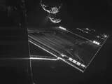 Een 'selfie' van Philae toont in de verte de komeet 67P/Churyumov–Gerasimenko, een maand voor de daadwerkelijke landing.