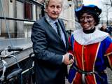 Pieten met roetvegen in Amsterdam gepresenteerd