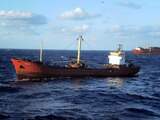 De Griekse marine begon dinsdag een reddingsactie. De boot wordt naar het eiland Kreta gesleept.