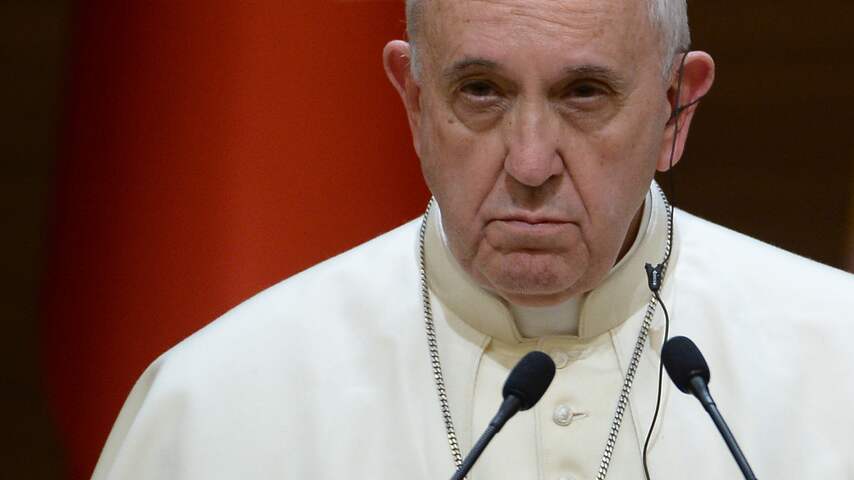 Paus noemt bestuursapparaat kerk 'mentaal versteend'