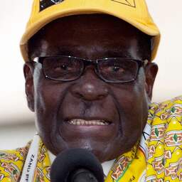 'Soldaten nemen staatszender Zimbabwe over'