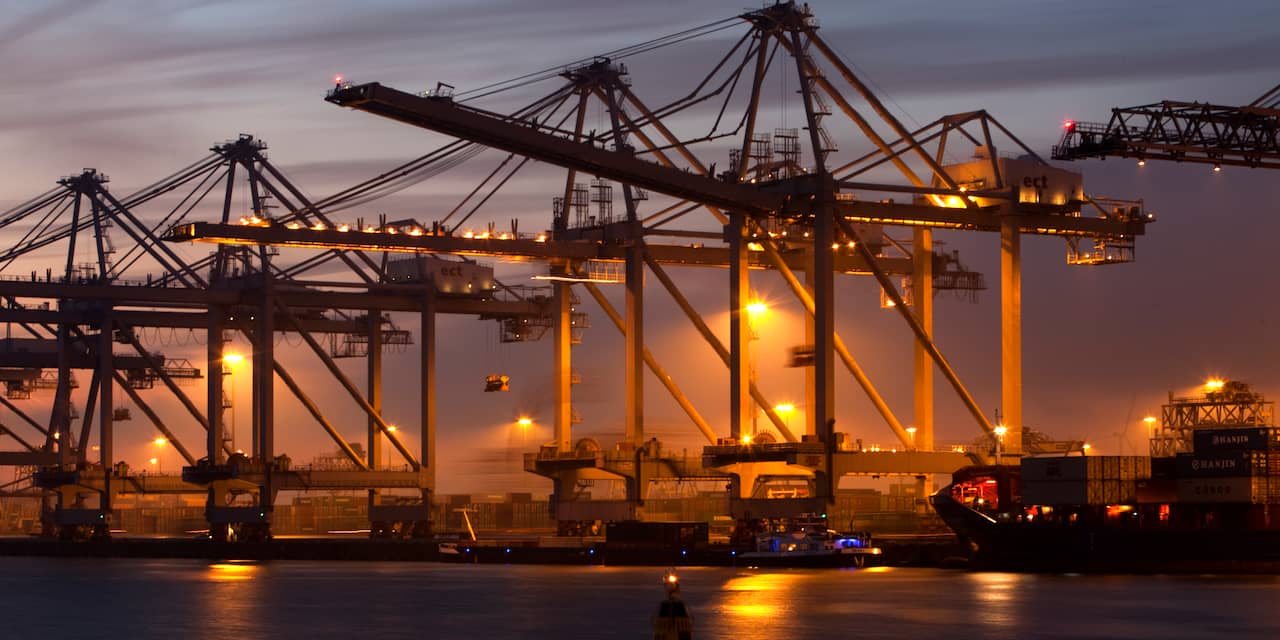 'Containeroverslag haven Rotterdam ligt stil'