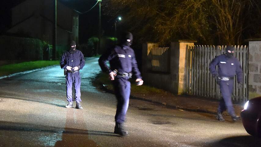 Klopjacht op aanslagplegers Parijs