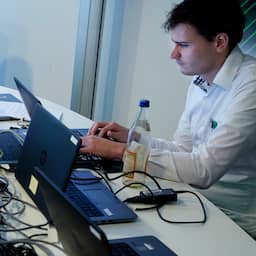 Gekwalificeerde ICT'er heeft banen meer en meer voor het uitzoeken