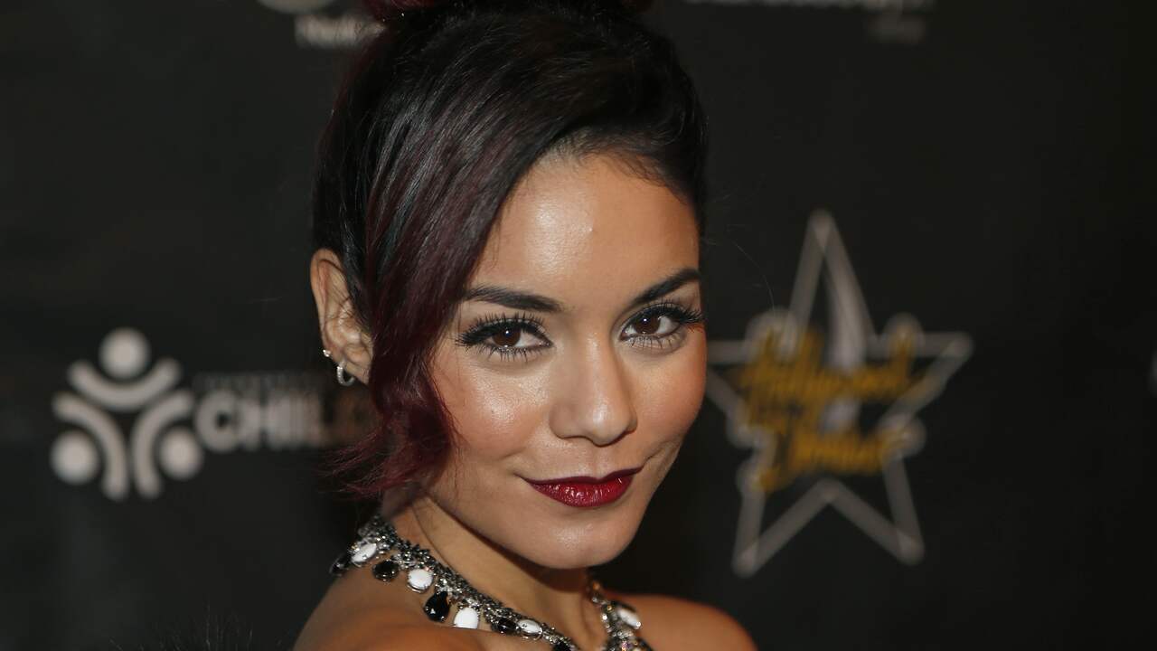 Vanessa Hudgens krijgt boete na beschadigen rots | Achterklap | NU.nl