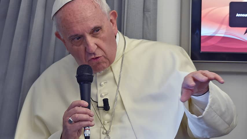 Paus Franciscus over aanslag Parijs