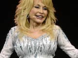 Zaterdag 17 januari: Countryzangeres Dolly Parton krijgt een eigen televisieserie, geproduceerd door NBC.