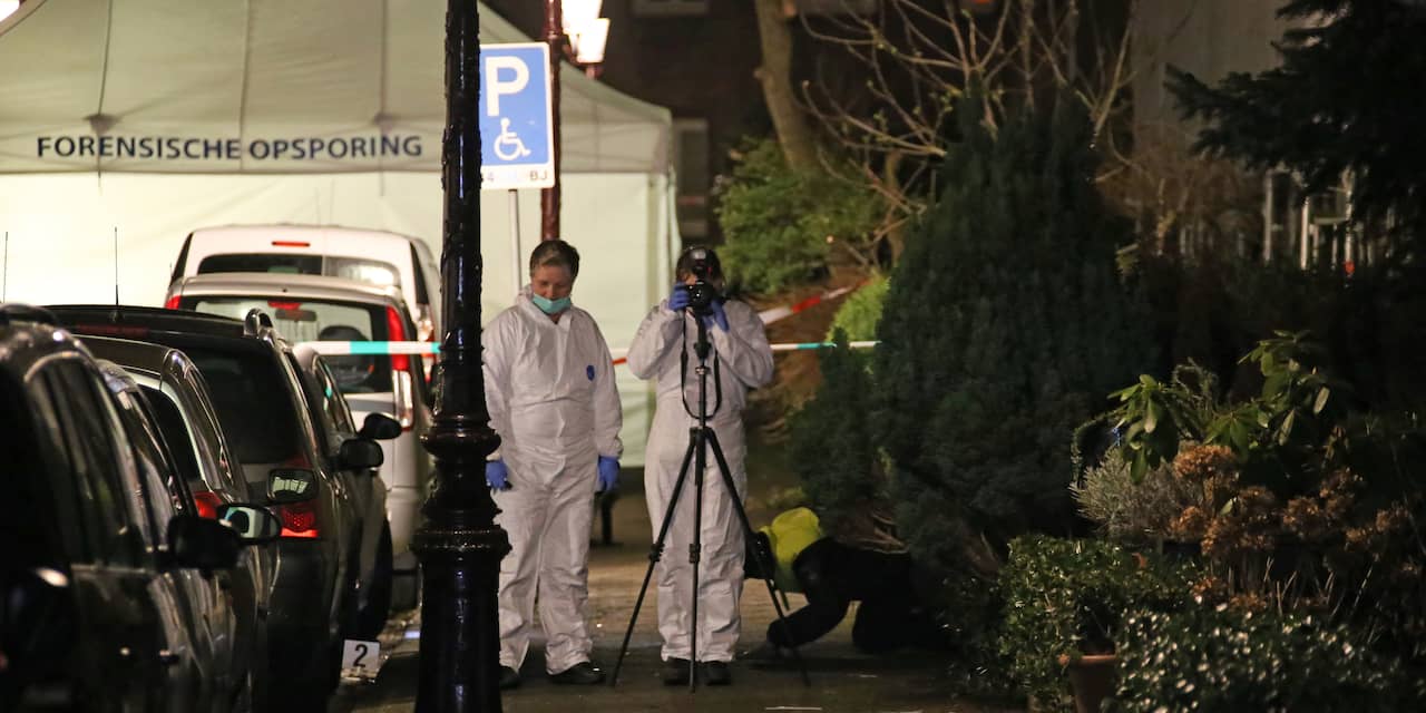 45-jarige bekende van de politie doodgeschoten in auto Amsterdam-Zuid