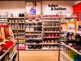 	AMSTERDAM - Het interieur van een filiaal van winkelketen Blokker aan de Amsterdamse Jodenbreestraat is vernieuwd. Alle zeshonderd filialen van Blokker ondergaan deze metamorfose. De huishoudwinkel wil met de vernieuwde winkelformule onder meer de overzichtelijkheid in de winkels verbeteren. ANP REMKO DE WAAL