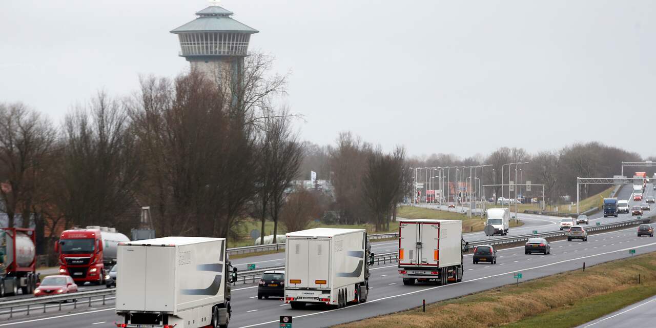 Deels zelfrijdende vrachtwagens bij Zwolle de openbare weg op