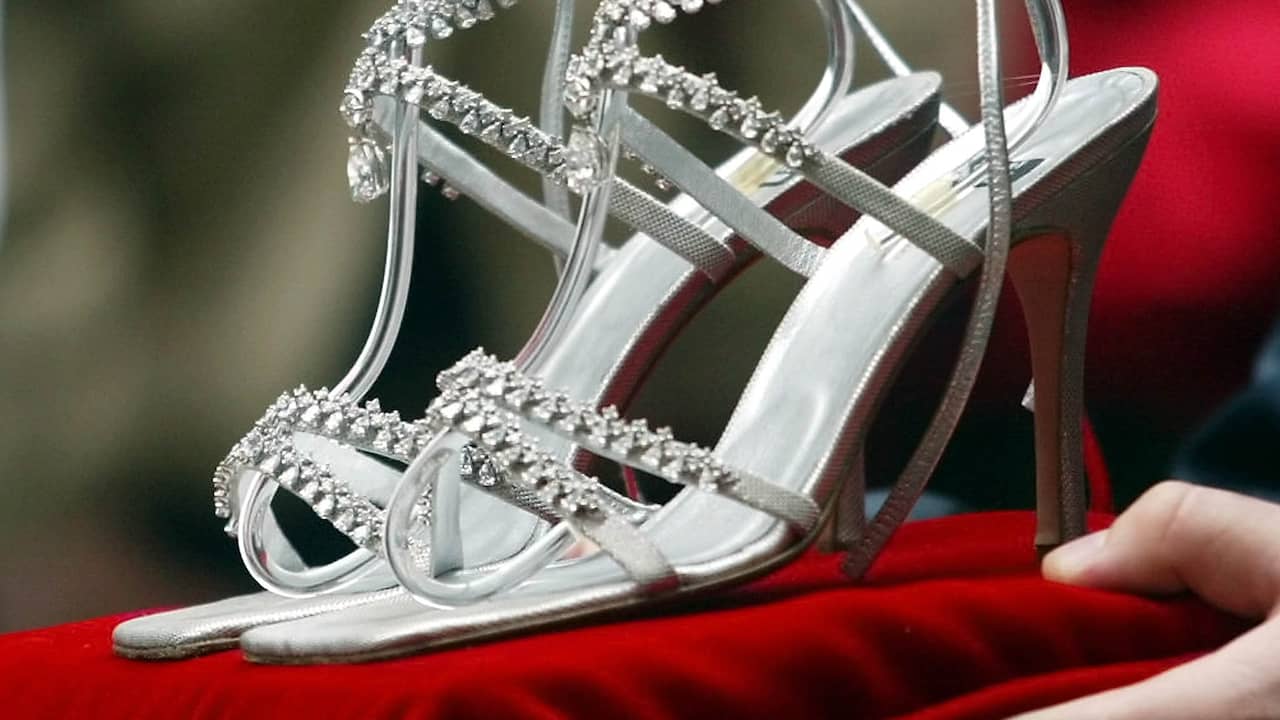 Schoenenontwerpers model voor 'het glazen | Lifestyle | NU.nl