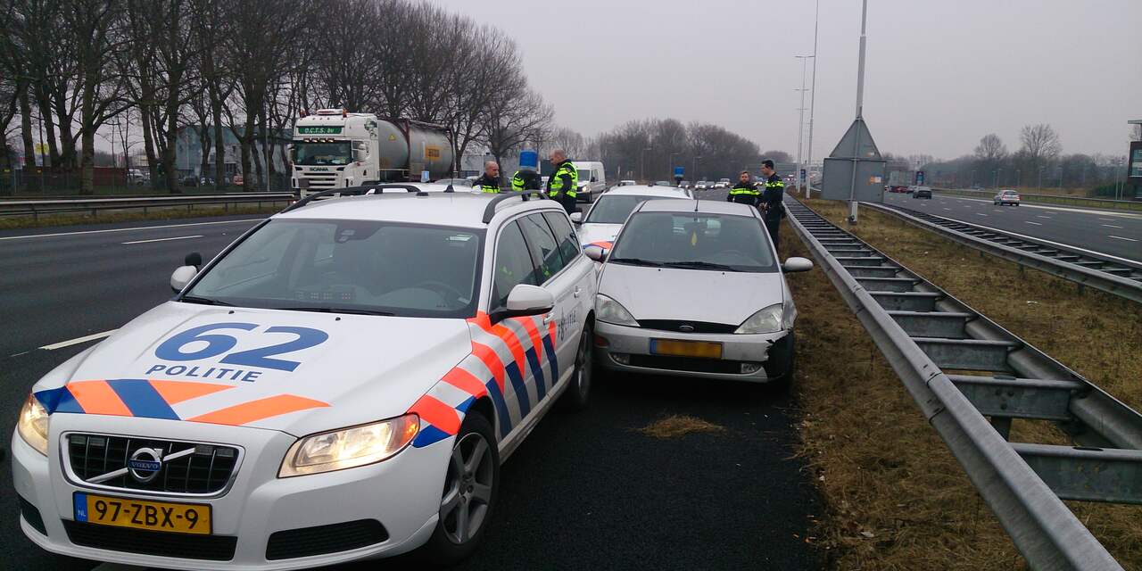 Politie rijdt twee Rotterdammers klem op A16 na overval in België
