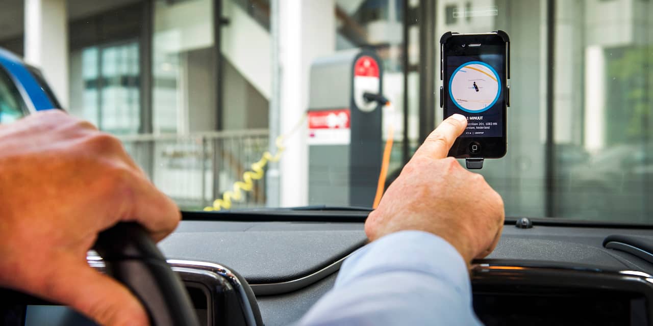 'Illegale taxidienst Uberpop enkel nog door vaste klanten te gebruiken'