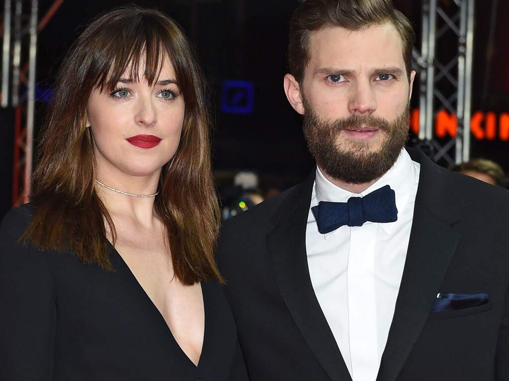 Jamie Dornan en Dakota Johnson reiken Oscar uit | Media en Cultuur | NU.nl