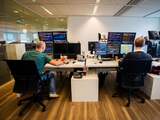 Handelaren van BinckBank volgen de beurskoersen op de voet. De Europese beurshandel verloopt zeer onrustig na de verkoopgolf van een dag eerder. De graadmeters zakten na een sterke opening snel in het rood en doken na bekendmaking van de Europese inflatiecijfers verder omlaag. ANP REMKO DE WAAL