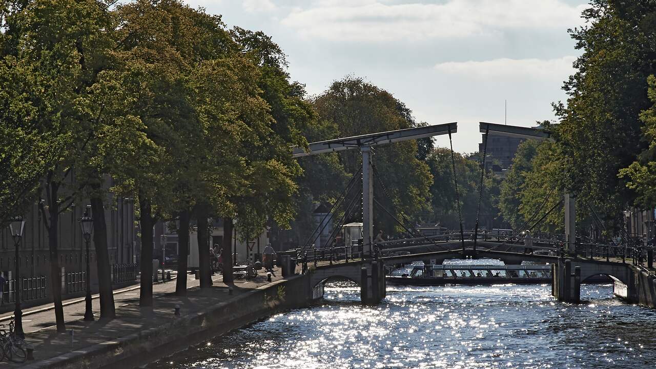'Span touwen aan kades Amsterdam'