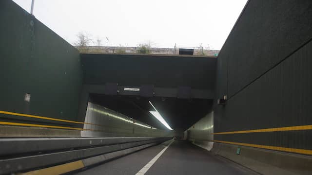 A58 aantal uur deels afgesloten geweest na ongeval in Vlaketunnel. A58 aantal uur deels afgesloten geweest na ongeval in Vlaketunnel.