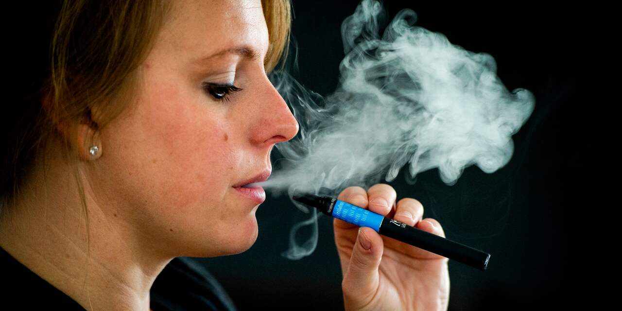 Van Rijn verbiedt e-sigaret voor onder 18 jaar