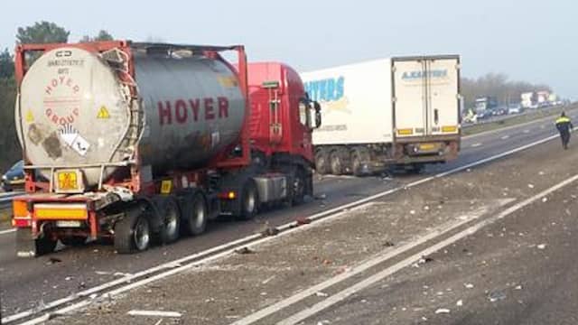 Grote hinder op A67 na meerdere ongevallen | NU - Het laatste nieuws het eerst op NU.nl