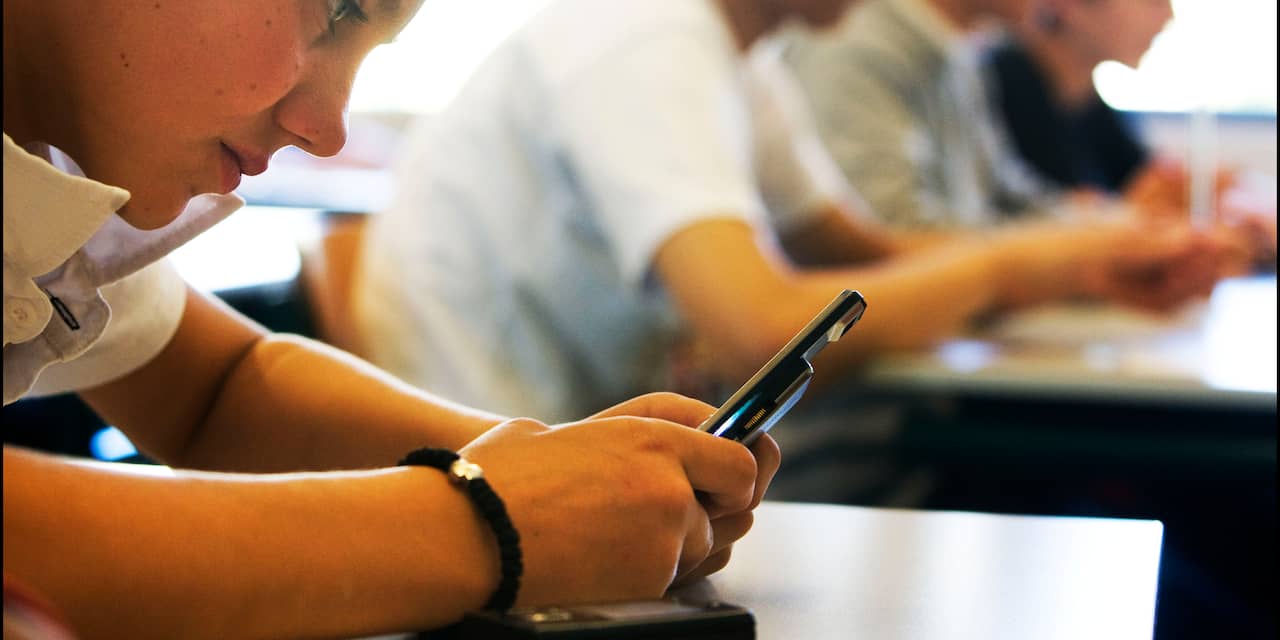 Tienduizenden scholieren kunnen mobiel betalen in kantine