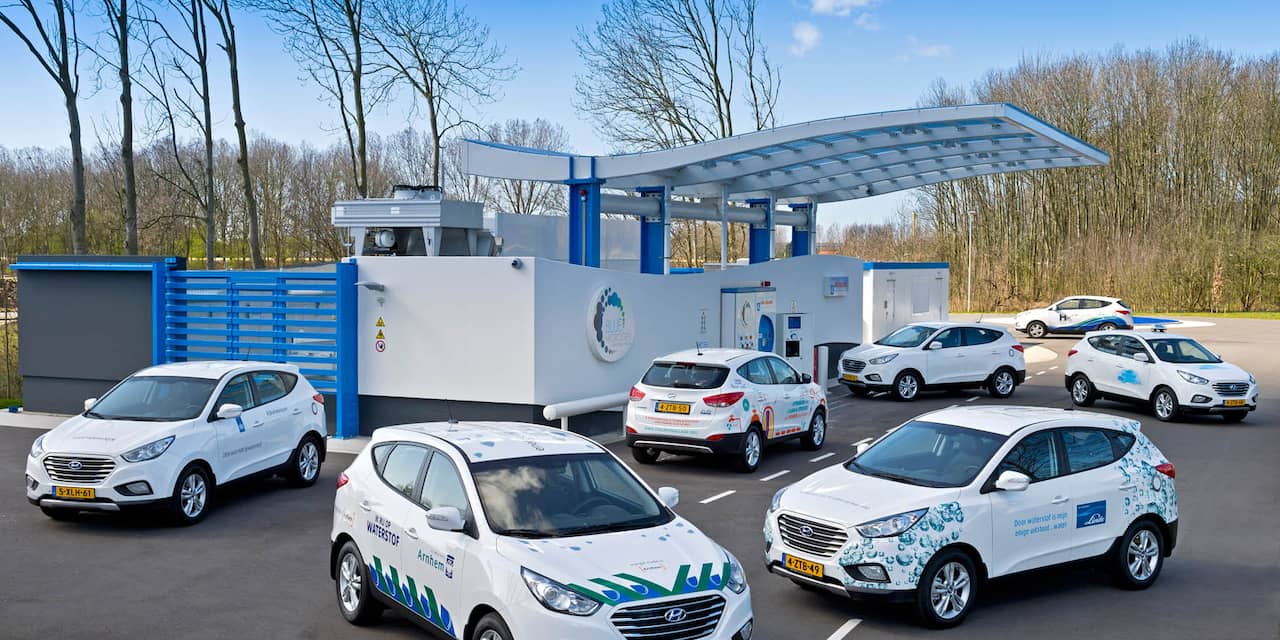 Hyundai levert eerste Nederlandse waterstofauto's