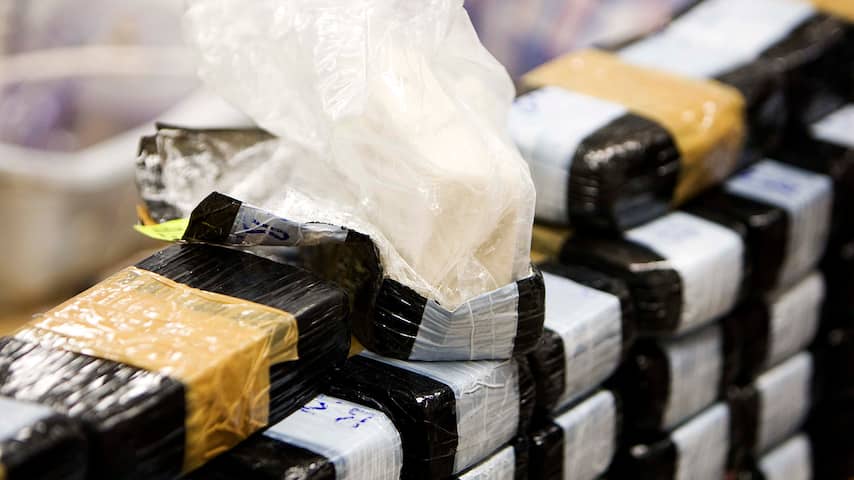 Meer dan honderd kilo heroïne en wapens aangetroffen in bestelbus