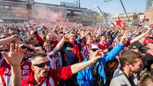 Huldiging Psv In Eindhoven Trekt Fans Huldiging Psv In Eindhoven Trekt Fans