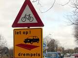Gemeente Leiden haalt nieuwe drempels in Herenstraat weer weg
